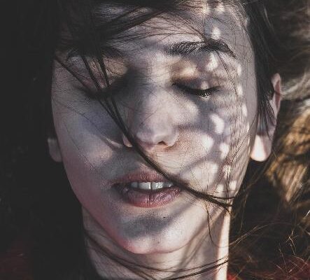 כל הבנות: תעשייה מקצועית ושנויה במחלוקת כל הבנות: תעשייה מקצועית ושנויה במחלוקת